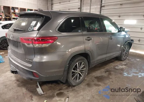 2017 Toyota Highlander Xle z USA, uszkodzony, nr VIN 5TDJZRFH4HS512025